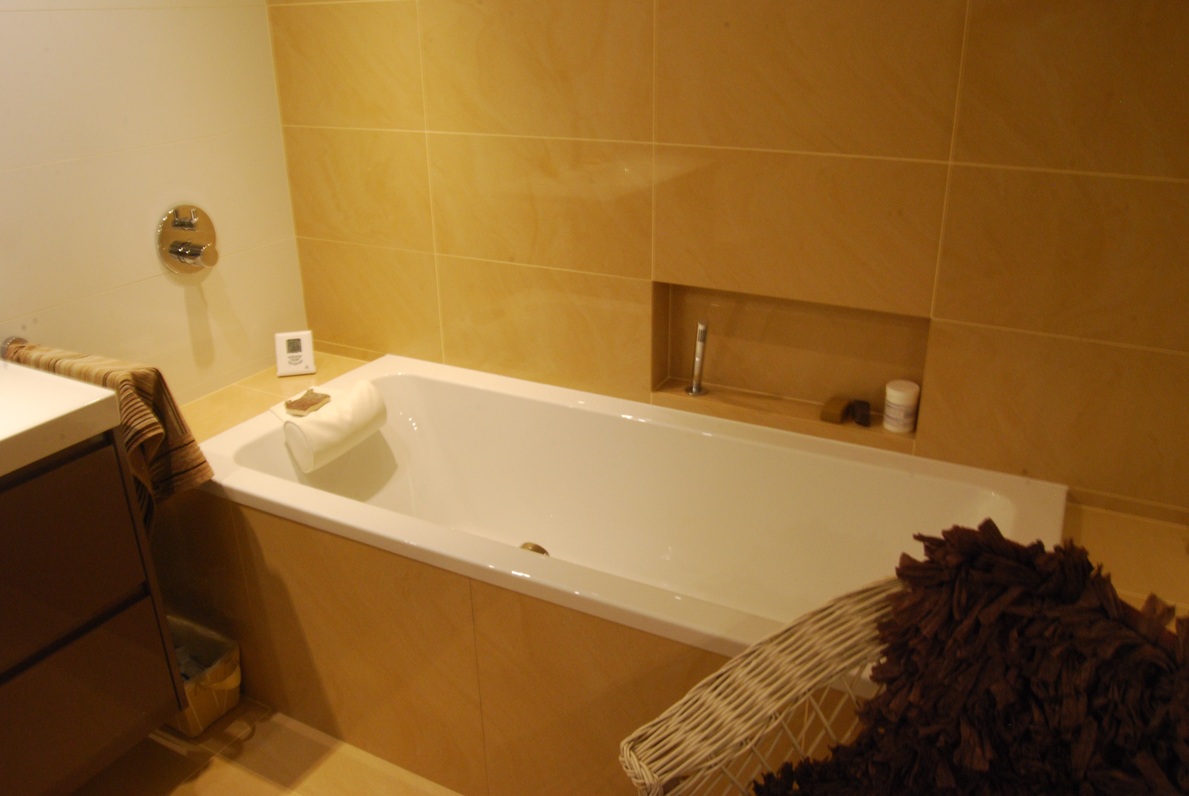 Salle de bain éclairée par des minis spots LED